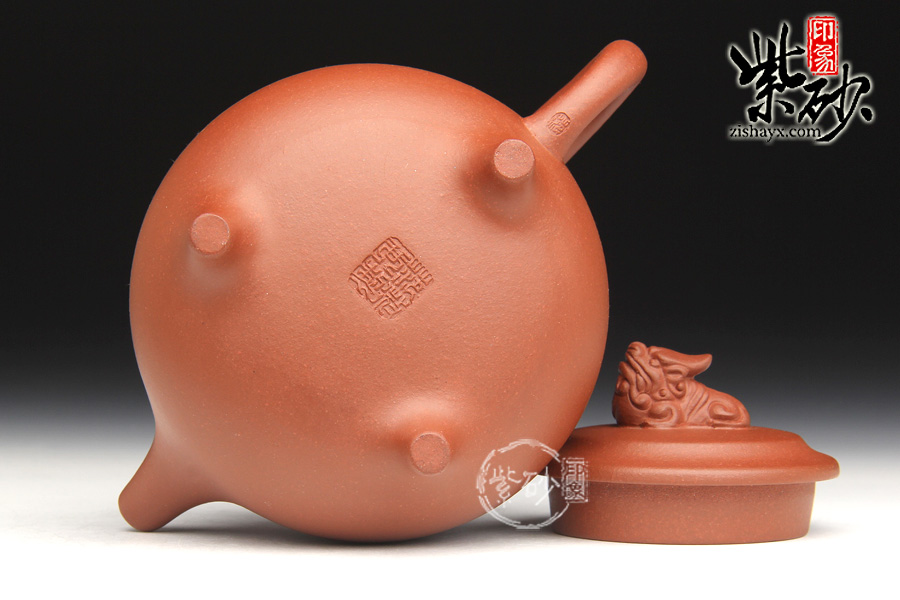 宜兴紫砂壶名家 范微琴三足鼎狮紫砂壶